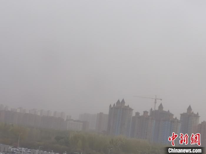 沙塵登場(chǎng)、氣溫暴跌中國(guó)北疆內(nèi)蒙古開(kāi)啟“冷凍模式”