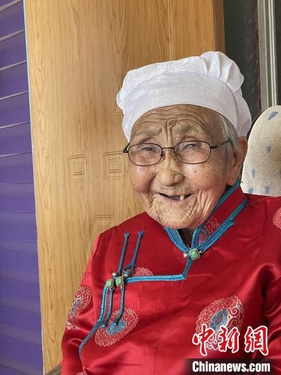 薩仁托婭拍攝的“草原母親”?！∷_仁托婭供圖