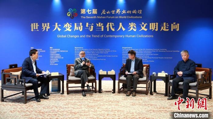 9月27日，第七屆尼山世界文明論壇首場(chǎng)高端對(duì)話(huà)舉行?！×籂?攝