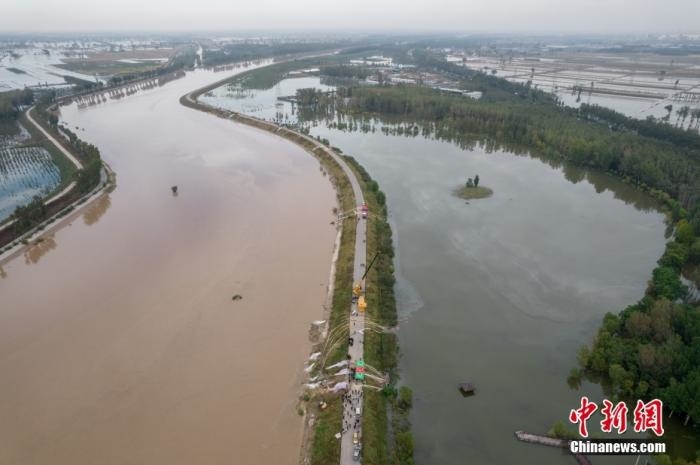 資料圖：10月10日，山西省介休市汾河濕地公園遭遇洪水倒灌。<a target='_blank' href='http://www.chinanews.com/'>中新社</a>記者 韋亮 攝