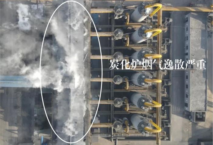 2021年12月11日，督察組使用無人機(jī)拍攝，榆林市榆陽區(qū)瑞森煤化工公司炭化爐煙氣逸散嚴(yán)重