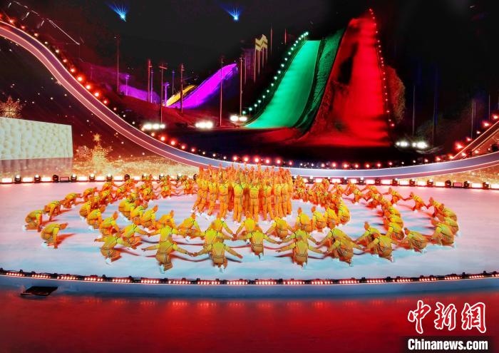圖為河北省第三屆冰雪運(yùn)動(dòng)會(huì)開(kāi)幕現(xiàn)場(chǎng)?！±钶x 攝