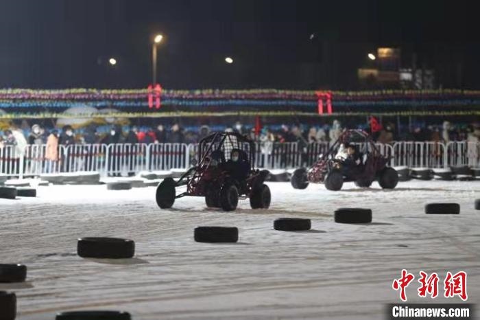 來(lái)吧，一起體驗(yàn)雪地越野車的刺激吧。　于海洋 攝