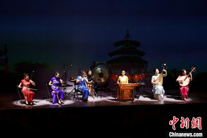 6日，“相約北京”奧林匹克文化節(jié)暨第22屆“相約北京”國(guó)際藝術(shù)節(jié)在京開(kāi)幕。　<a target='_blank' href='/'>中新社</a>記者 富田 攝