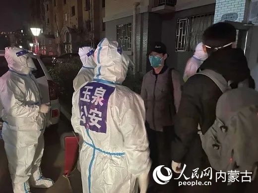 耐心溝通，居民們轉(zhuǎn)變態(tài)度。平安玉泉供圖