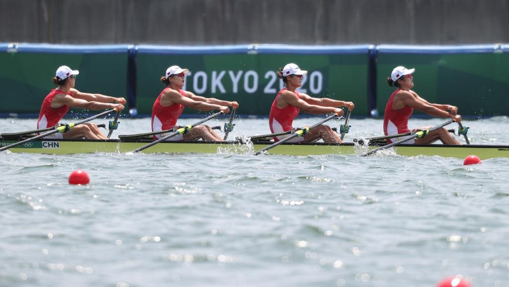 7月28日，中國隊選手陳云霞、張靈、呂揚(yáng)、崔曉桐在比賽中。新華社記者杜瀟逸攝.jpg