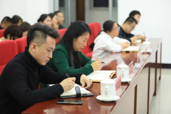 “清風(fēng)夜?！闭谝两鸹袈迤旒o委監(jiān)委掀起一場“頭腦風(fēng)暴”11.26358.png