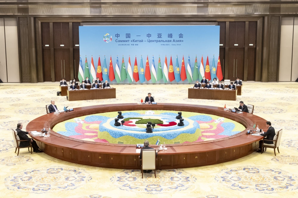 5月19日上午，國家主席習近平在陜西省西安市主持首屆中國－中亞峰會并發(fā)表題為《攜手建設(shè)守望相助、共同發(fā)展、普遍安全、世代友好的中國－中亞命運共同體》的主旨講話。哈薩克斯坦總統(tǒng)托卡耶夫、吉爾吉斯斯坦總統(tǒng)扎帕羅夫、塔吉克斯坦總統(tǒng)拉赫蒙、土庫曼斯坦總統(tǒng)別爾德穆哈梅多夫、烏茲別克斯坦總統(tǒng)米爾濟約耶夫出席。新華社記者 丁海濤 攝