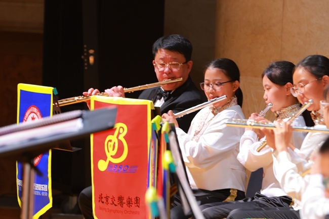 “樂動金帆 ‘藝’起交響”為主題的專場音樂會現(xiàn)場。主辦方供圖
