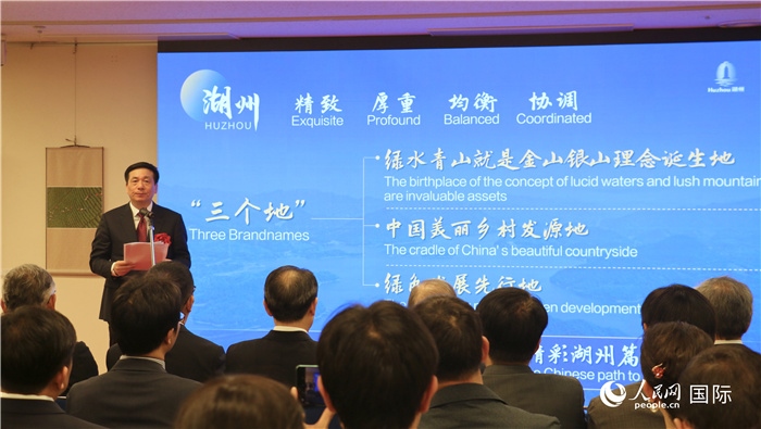 湖州市委書(shū)記陳浩介紹湖州市總體情況。（人民網(wǎng) 許可攝）