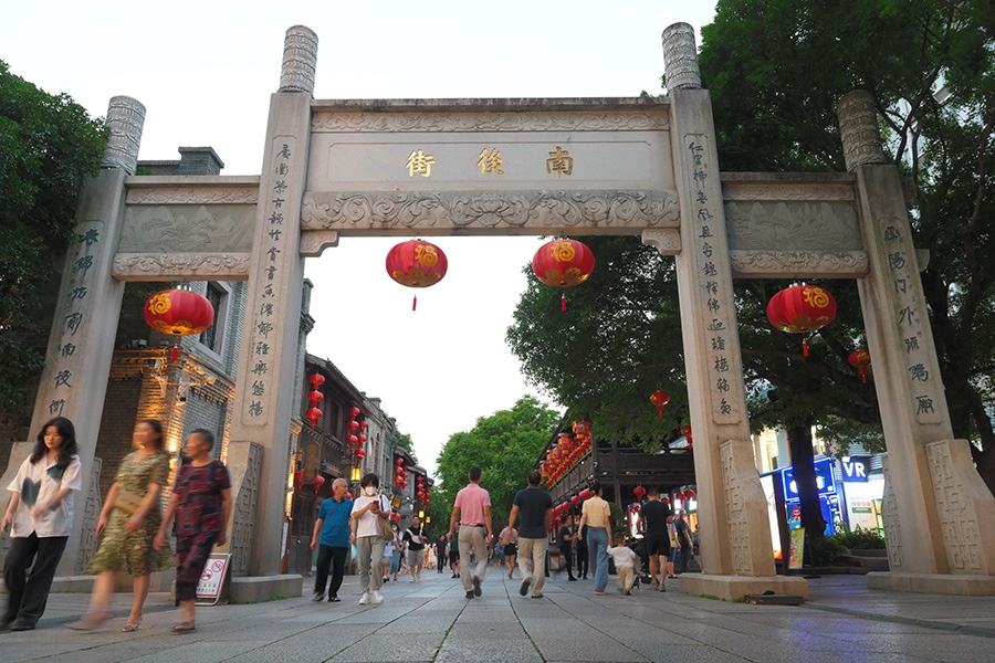 2023年6月12日拍攝的福州三坊七巷南后街北門。 新華社記者 林善傳 攝