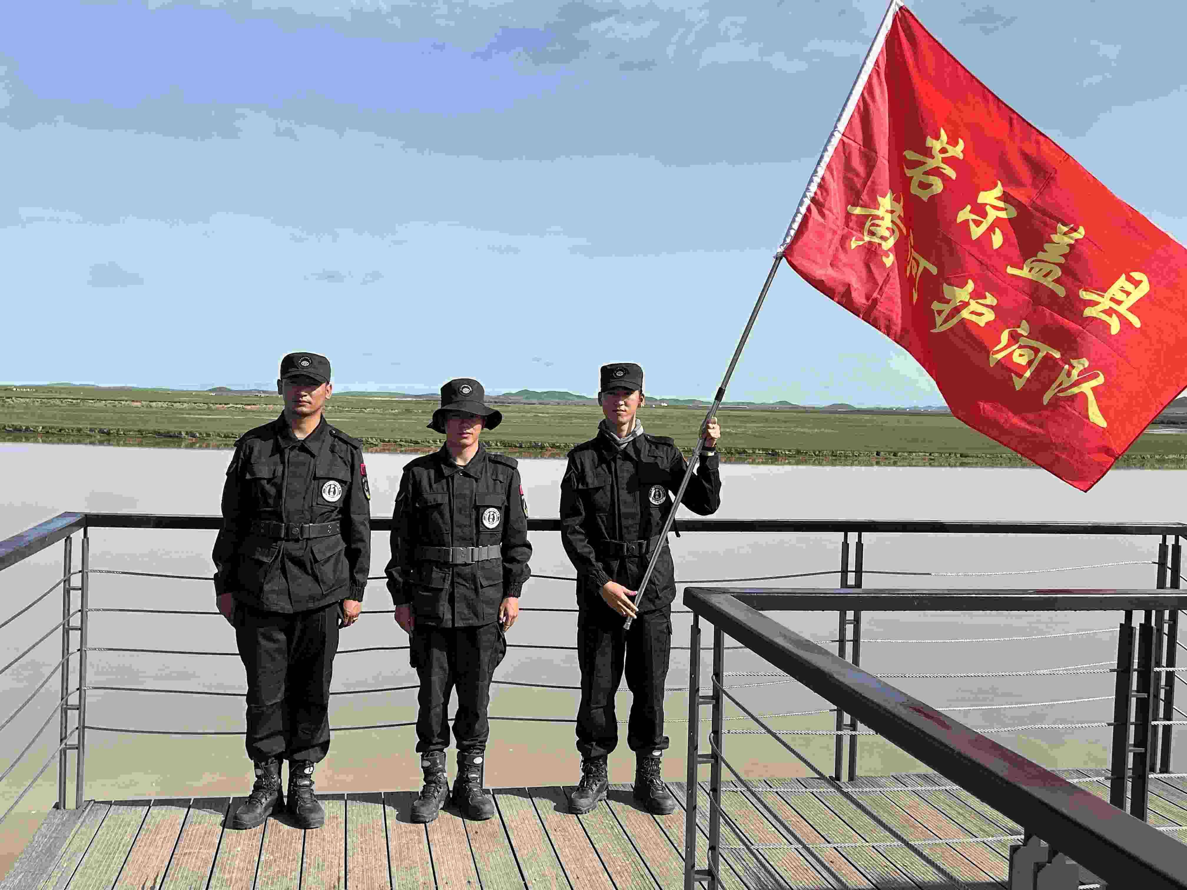 若爾蓋縣黃河護(hù)河隊(duì)。人民網(wǎng) 周靜圓攝