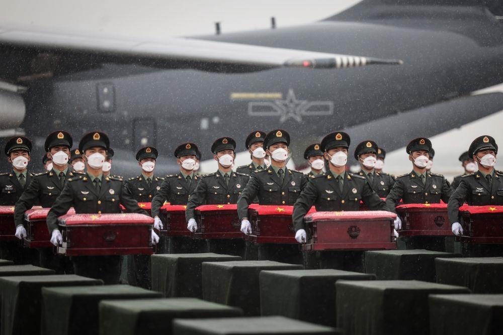 △2022年9月16日，載運(yùn)著88位在韓中國人民志愿軍烈士遺骸及837件遺物的空軍專機(jī)降落在沈陽桃仙國際機(jī)場，英雄們回到祖國懷抱。