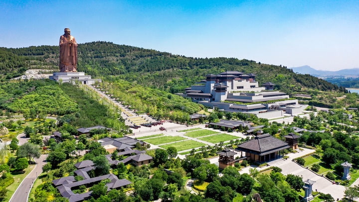 這是2023年6月8日拍攝的山東省曲阜市尼山圣境（無人機(jī)照片）。新華社記者 郭緒雷 攝