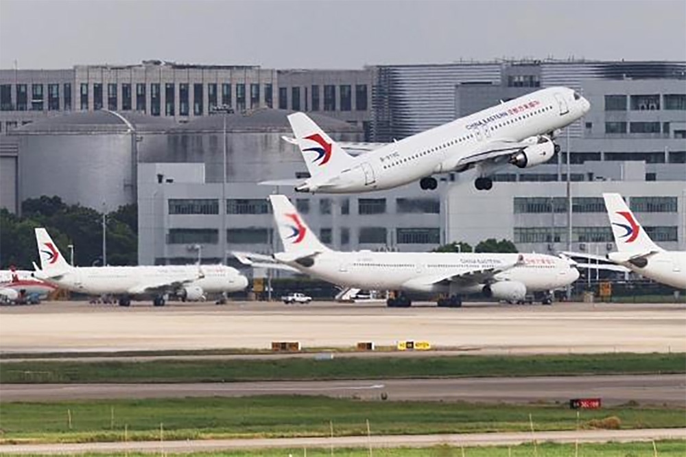 2023年8月2日，東航第二架國(guó)產(chǎn)C919大型客機(jī)執(zhí)飛滬蓉空中快線。