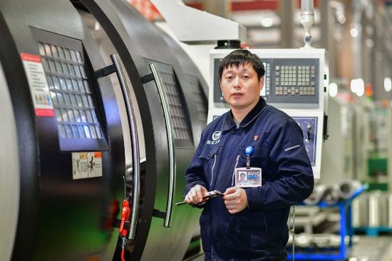 孫明在數(shù)控機床生產(chǎn)車間。航空工業(yè)沈飛供圖
