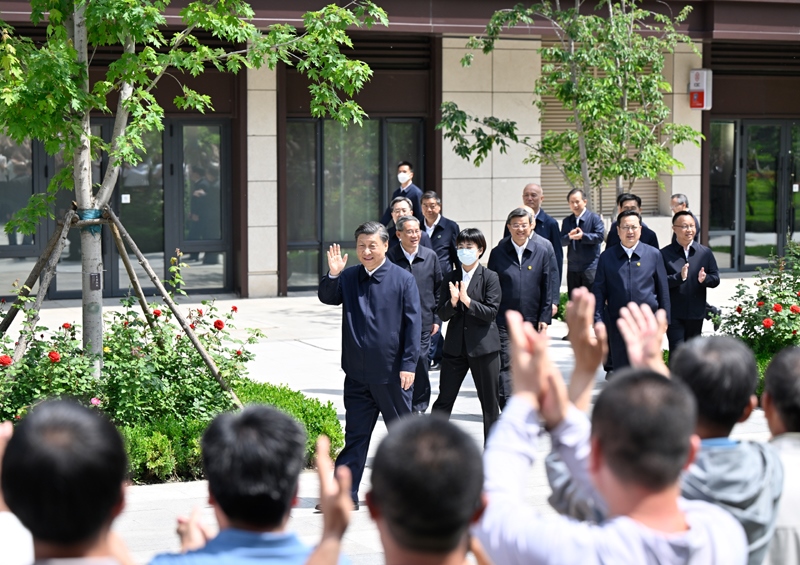2023年5月10日，習(xí)近平在河北省雄安新區(qū)容東片區(qū)南文營社區(qū)考察。