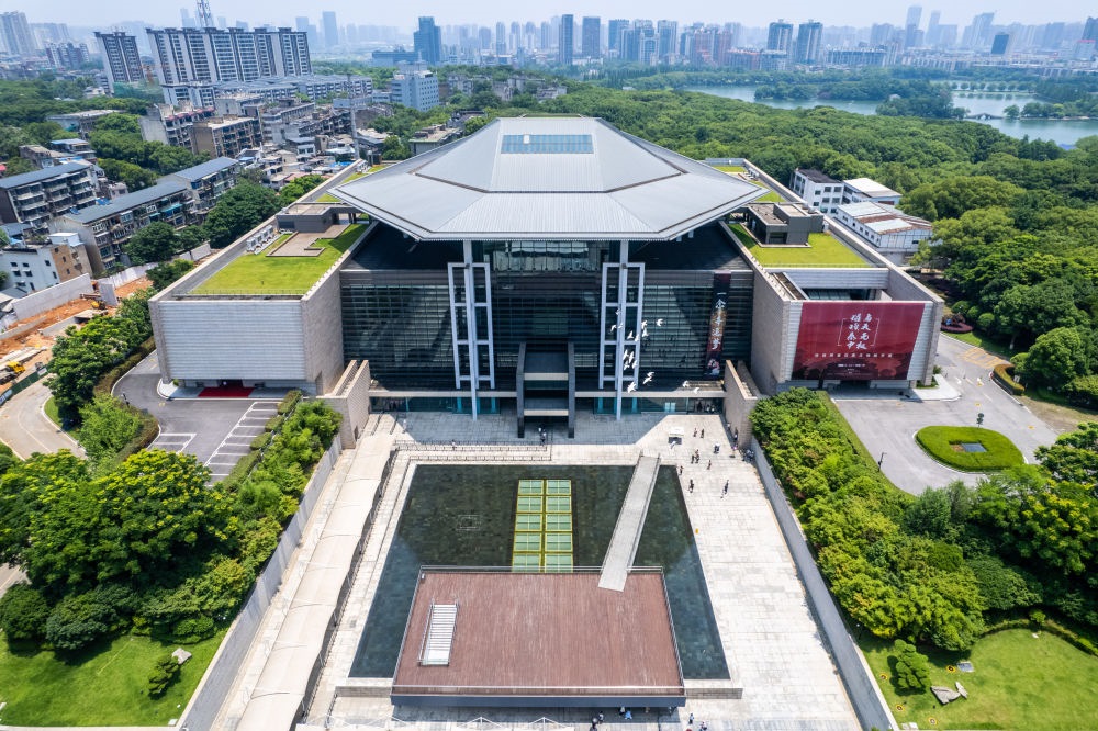 這是在長(zhǎng)沙市開福區(qū)拍攝的湖南博物院及周邊景色（無人機(jī)照片，6月7日攝）。新華社記者 陳思汗 攝