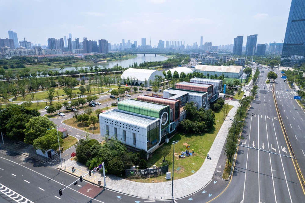  這是在長(zhǎng)沙市開福區(qū)拍攝的馬欄山視頻文創(chuàng)產(chǎn)業(yè)園（無人機(jī)照片，6月7日攝）。新華社記者 陳思汗 攝