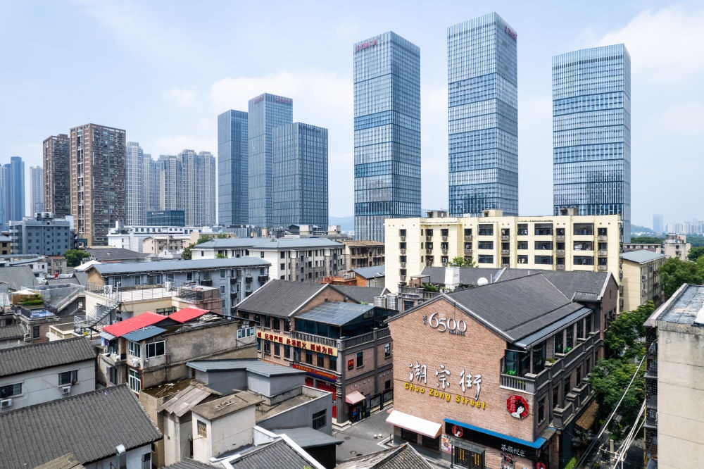  這是在長(zhǎng)沙市開福區(qū)拍攝的潮宗街及周邊景色（無人機(jī)照片，6月7日攝）。新華社記者 陳思汗 攝