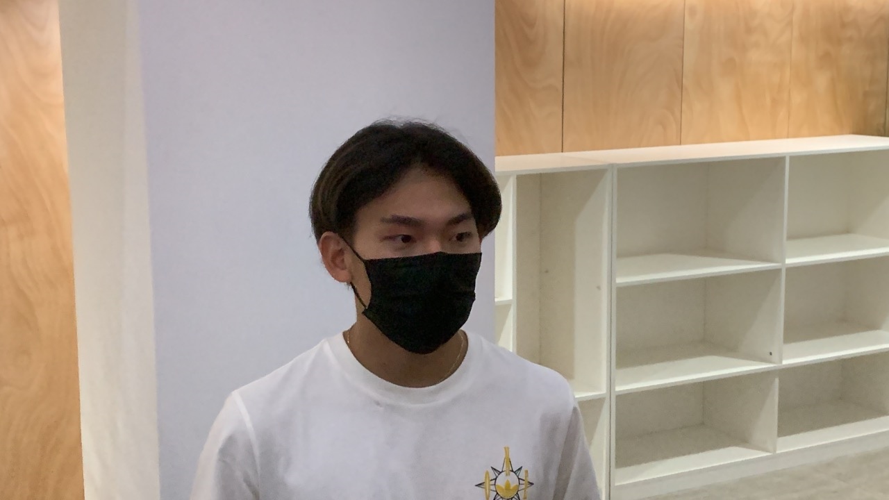 蘇翊鳴接受媒體采訪。荊政崳攝