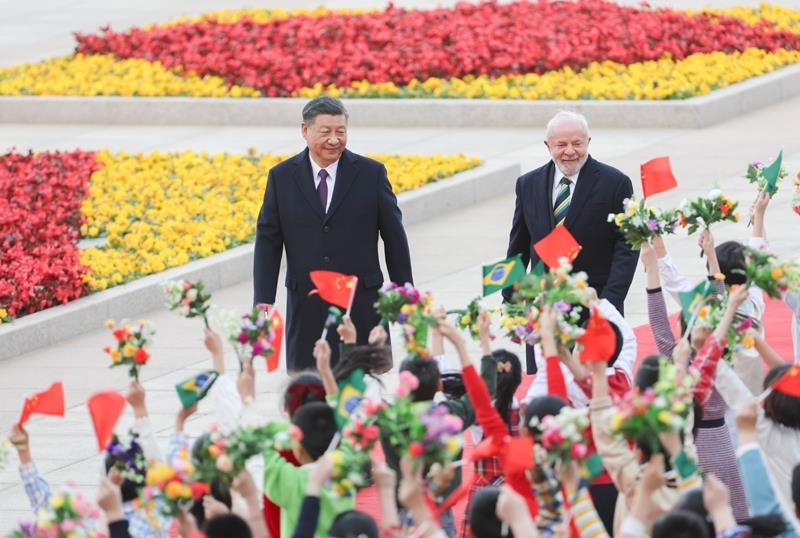 2023年4月14日，習近平主席在北京人民大會堂東門外廣場為來華進行國事訪問的巴西總統(tǒng)盧拉舉行歡迎儀式。