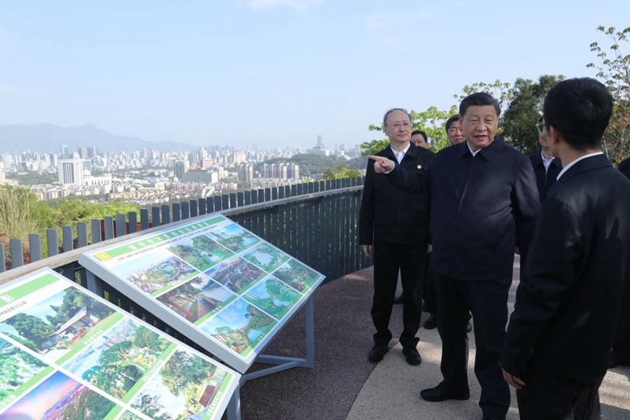 2021年3月24日，習近平在福建福州福山郊野公園觀景平臺，聽取城市生態(tài)公園規(guī)劃建設、城市水系綜合治理情況匯報。