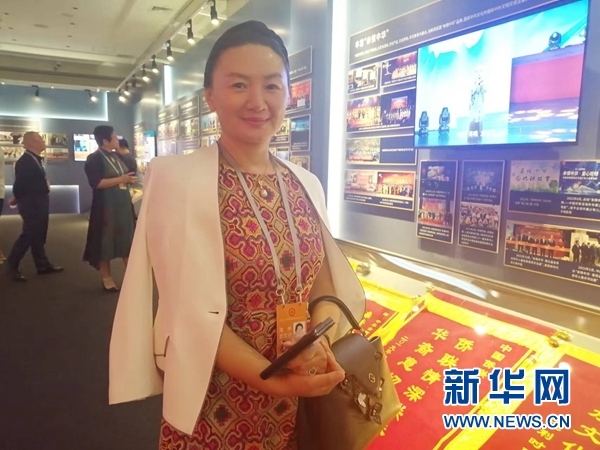 英國川商聯(lián)合總會會長宋汶栗。新華網(wǎng)記者 侯強(qiáng) 攝