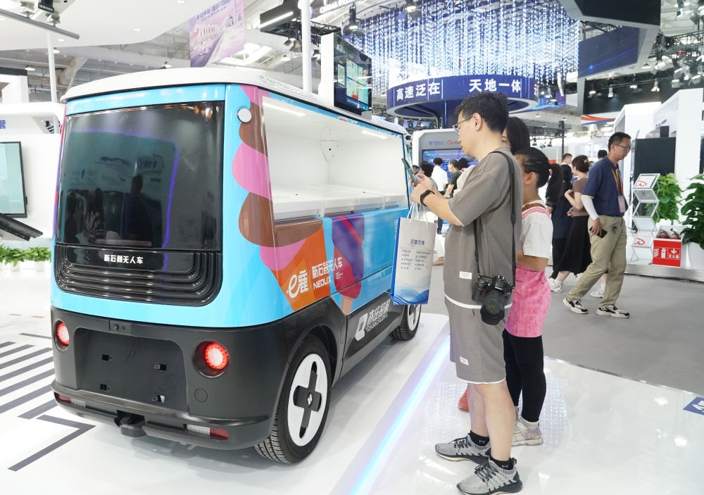這是9月3日在首鋼園拍攝的一款無人車。新華社記者 任超 攝