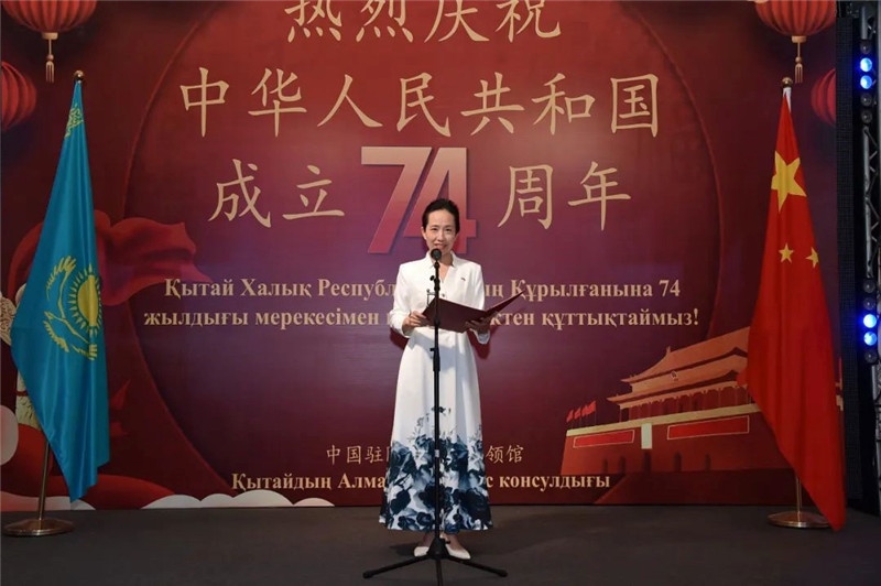 圖為蔣薇總領(lǐng)事致辭。駐阿拉木圖總領(lǐng)館供圖