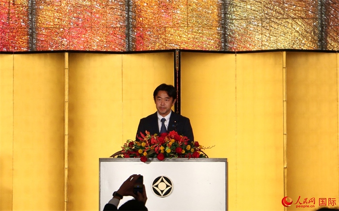 日本外務(wù)大臣政務(wù)官穗坂泰發(fā)表致辭。人民網(wǎng) 許可攝