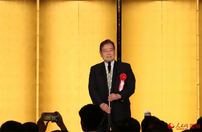 日中協(xié)會(huì)會(huì)長野田毅致祝酒辭。人民網(wǎng) 許可攝
