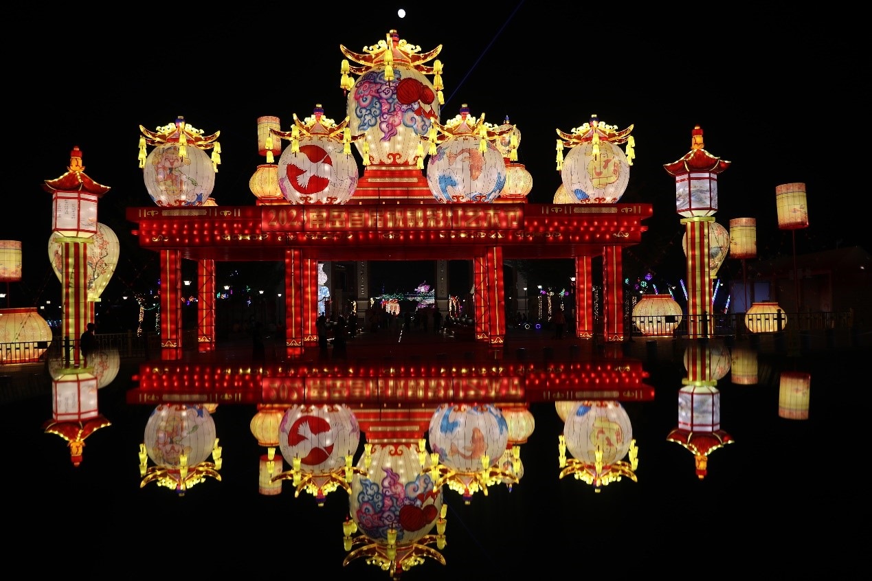 中秋國(guó)慶期間，南岳祝融文旅小鎮(zhèn)舉辦祝融花燈節(jié)。曹正平攝