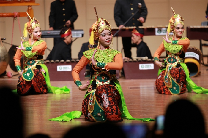 印尼藝術家表演印尼傳統(tǒng)舞蹈。印尼駐華大使館供圖