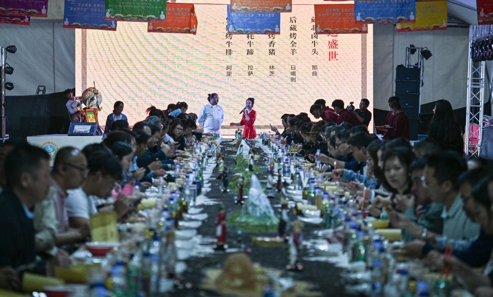 西藏味道美食體驗(yàn)周活動(dòng)現(xiàn)場(chǎng)。新華社記者晉美多吉 攝