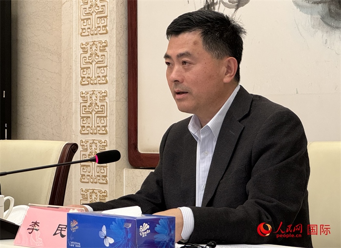 10月31日，歐美同學(xué)會(huì)秘書長(zhǎng)李民在第五屆中法文化論壇媒體吹風(fēng)會(huì)上講話。（人民網(wǎng) 謝瑩攝）