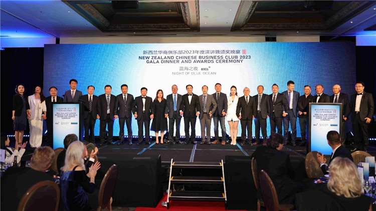 新西蘭華商聯(lián)合總會首批會員代表上臺亮相。攝影：張凱