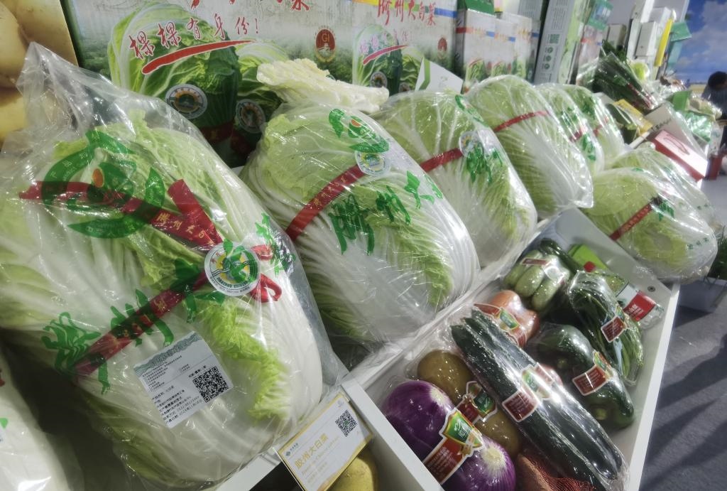 圖為本屆農(nóng)交會現(xiàn)場展示的膠州大白菜等蔬菜。新華社記者王凱攝