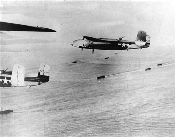 1942年4月18日，美國(guó)航空母艦甲板上B－25解放式轟炸機(jī)起飛轟炸東京工業(yè)區(qū)域，此為日本首次受盟軍之進(jìn)攻。