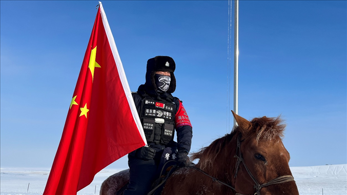 呼倫貝爾陳巴爾虎旗公安局副局長石永志。人民網(wǎng)記者 張敏穎攝