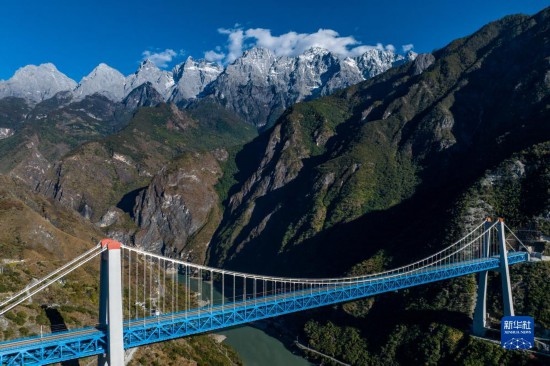 11月25日拍攝的麗香鐵路金沙江特大橋（無人機照片）。