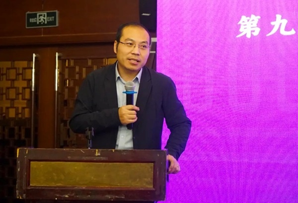 清華大學(xué)社會(huì)科學(xué)學(xué)院副院長(zhǎng)、政治學(xué)系長(zhǎng)聘教授孟天廣在研討會(huì)上總結(jié)發(fā)言。主辦方供圖