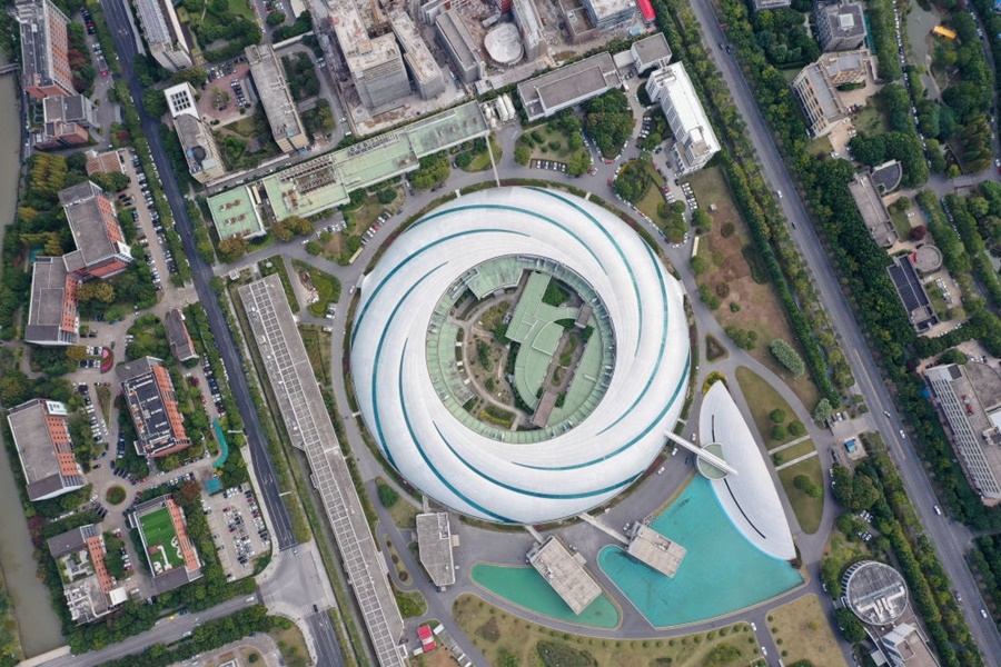 位于上海張江科學(xué)城的國家大科學(xué)裝置上海光源（2020年10月26日攝，無人機照片）。