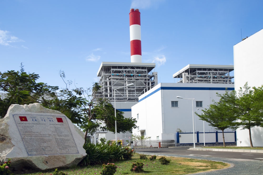 這是2021年3月24日在越南平順省拍攝的越南永新燃煤電廠一期BOT項(xiàng)目廠區(qū)。新華社發(fā)（南方電網(wǎng)越南永新公司供圖）
