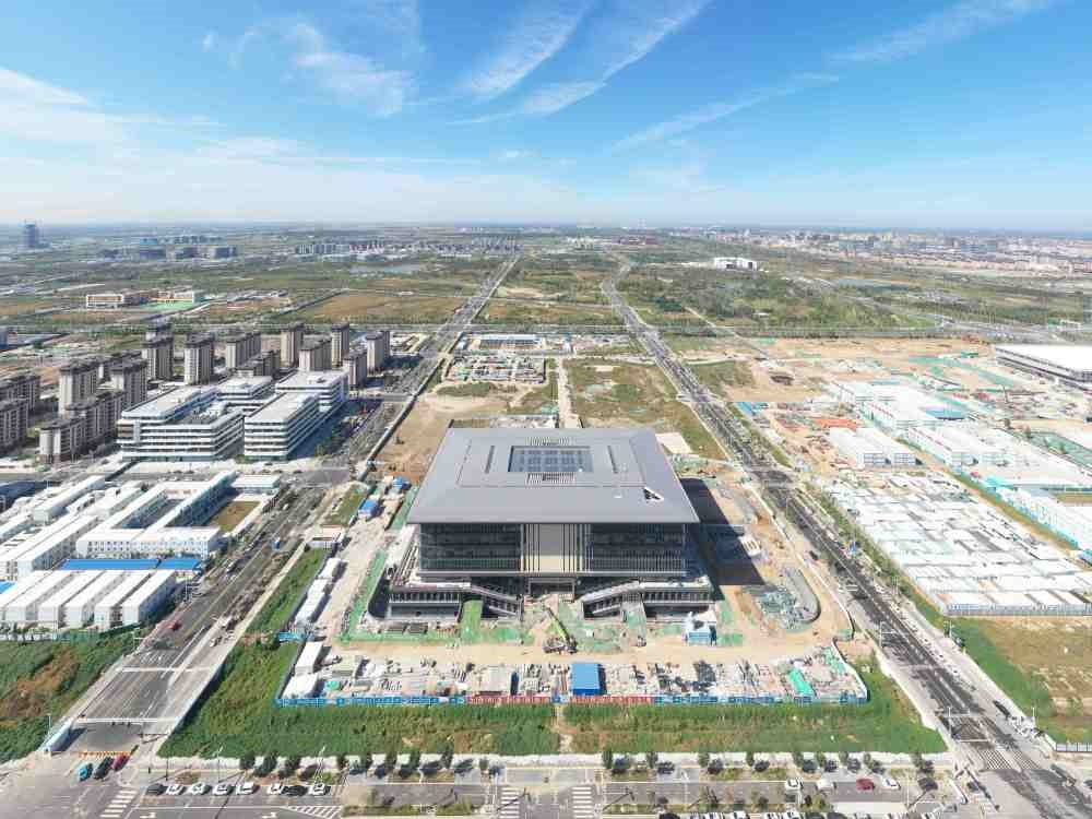 這是雄安新區(qū)大學(xué)園圖書館（2023年10月1日攝，無人機(jī)照片）。新華社記者 朱旭東 攝