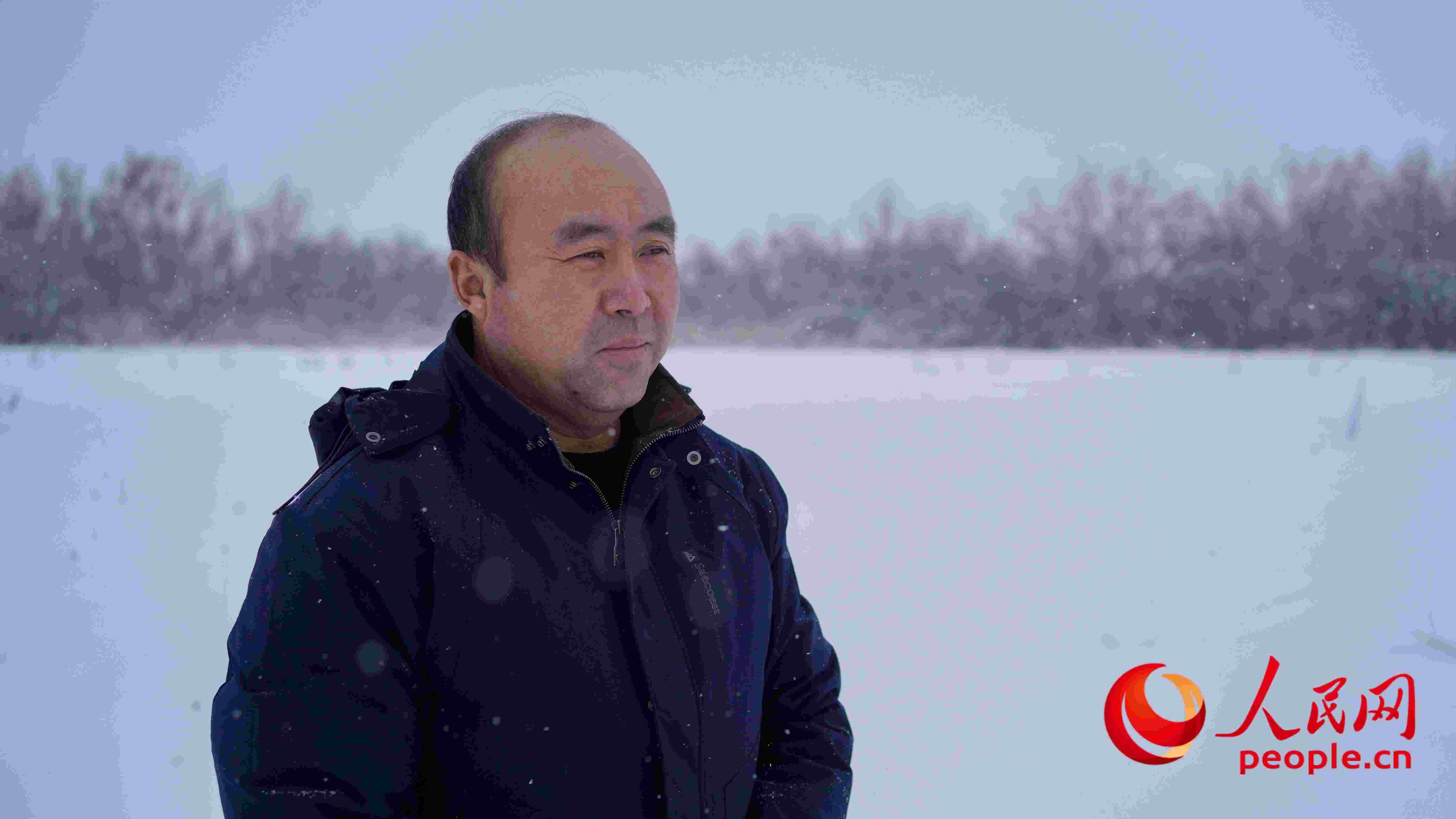 馬曉華回憶當年和父親一起種樹的情形，滿是懷念。人民網(wǎng) 周靜圓攝
