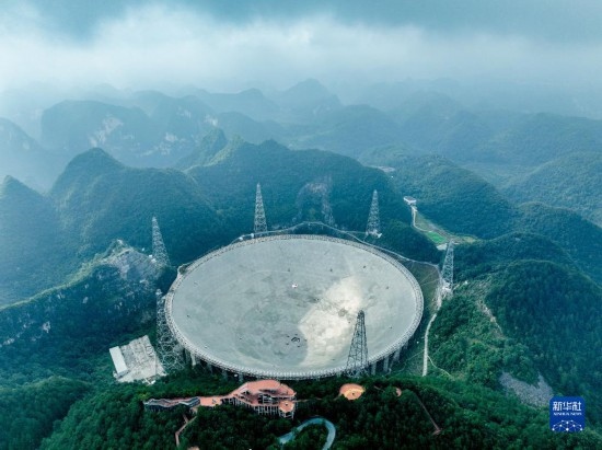 這是2023年7月26日拍攝的“中國天眼”全景（無人機照片，維護保養(yǎng)期間拍攝）。 新華社記者 歐東衢 攝