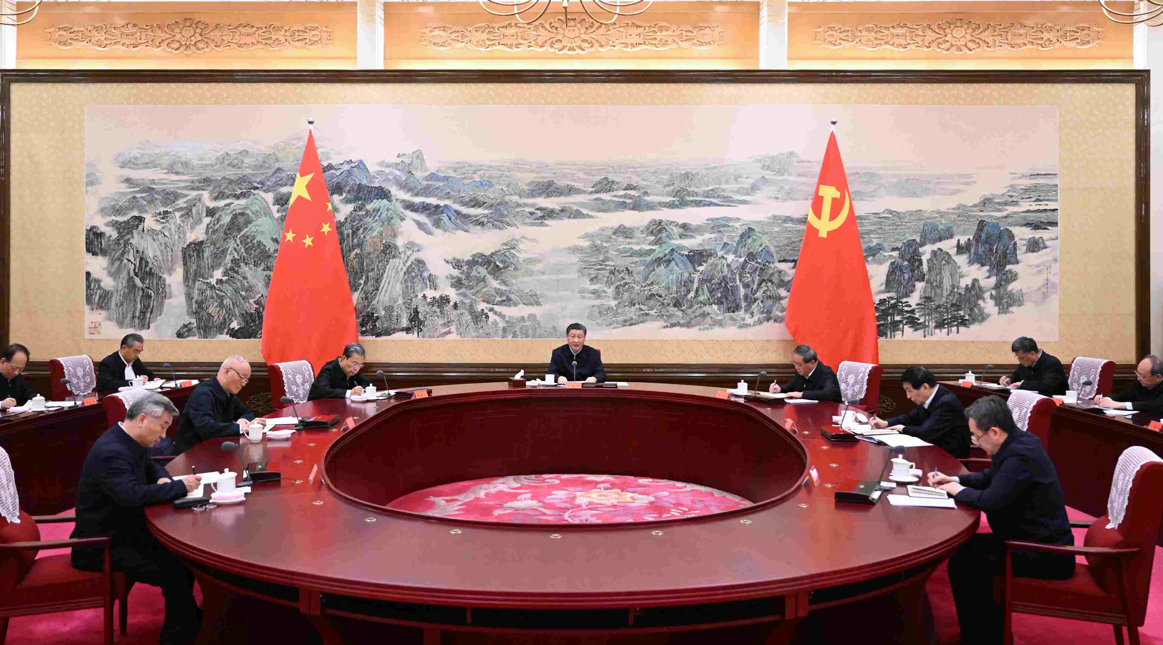 2023年12月21日至22日，中共中央政治局召開學習貫徹習近平新時代中國特色社會主義思想主題教育專題民主生活會，中共中央總書記習近平主持會議并發(fā)表重要講話。