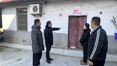  圖②：法官勘察訟爭房產(chǎn)。