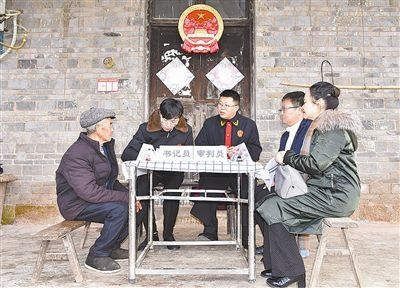  圖②：調(diào)解現(xiàn)場(chǎng)。